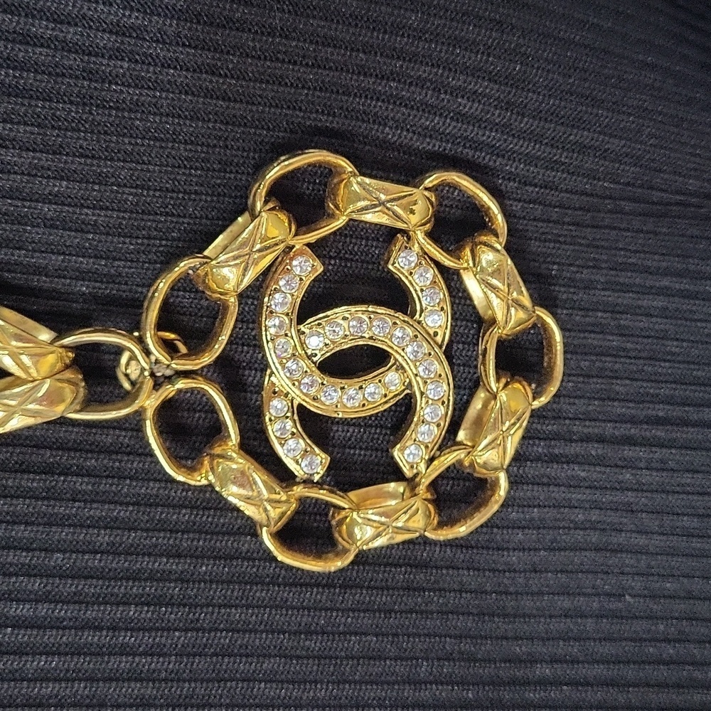 Chanel Vintage Double Chain Large CC Medallion Necklace - Picture 5 of 17